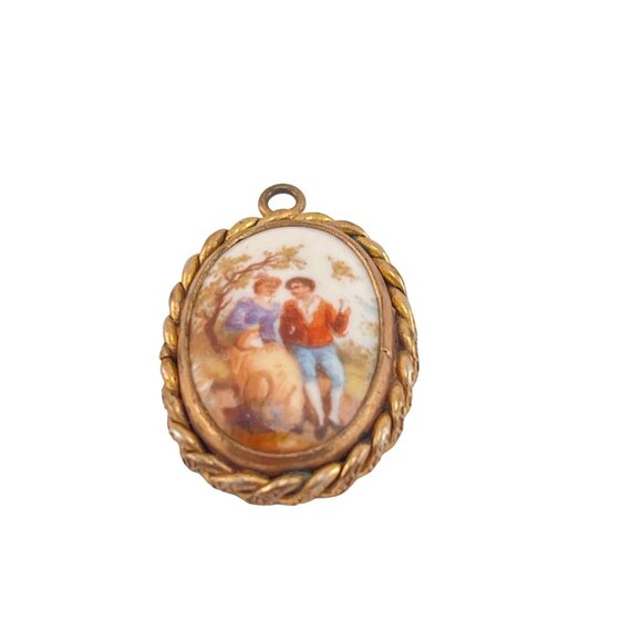 Vintage Courting Couple Pendant Jewelry Hand Painted Porcelain Pendant With Gold - Picture 1 of 6